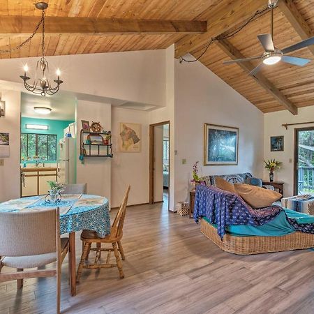 Peaceful Abode With Deck, 13 Mi To Black Sand Beach! Naalehu Bagian luar foto