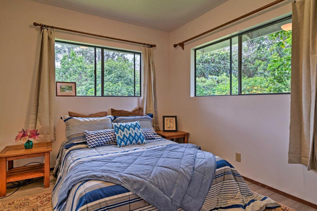 Peaceful Abode With Deck, 13 Mi To Black Sand Beach! Naalehu Bagian luar foto