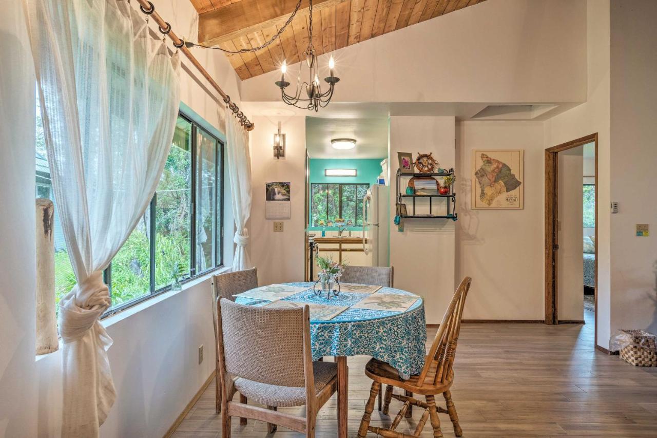 Peaceful Abode With Deck, 13 Mi To Black Sand Beach! Naalehu Bagian luar foto