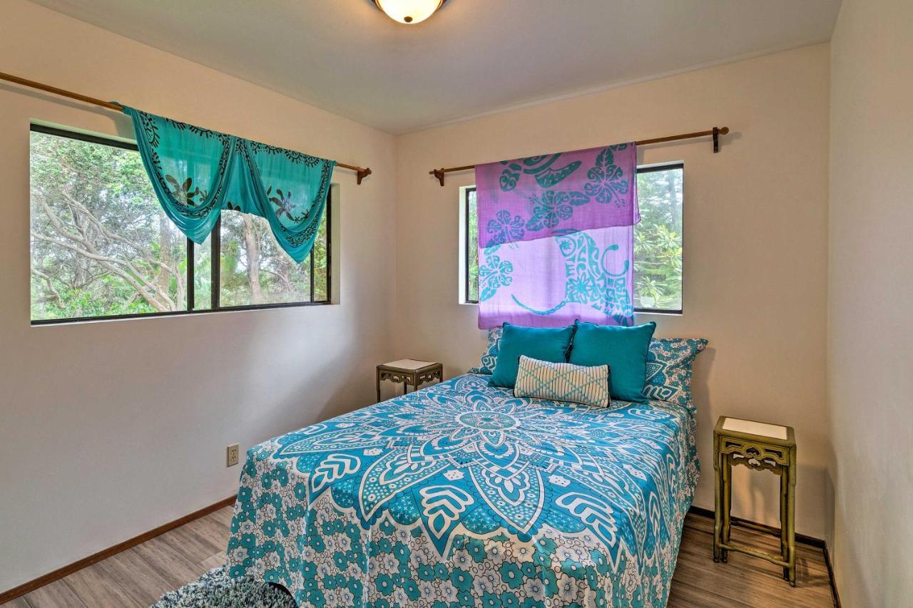 Peaceful Abode With Deck, 13 Mi To Black Sand Beach! Naalehu Bagian luar foto