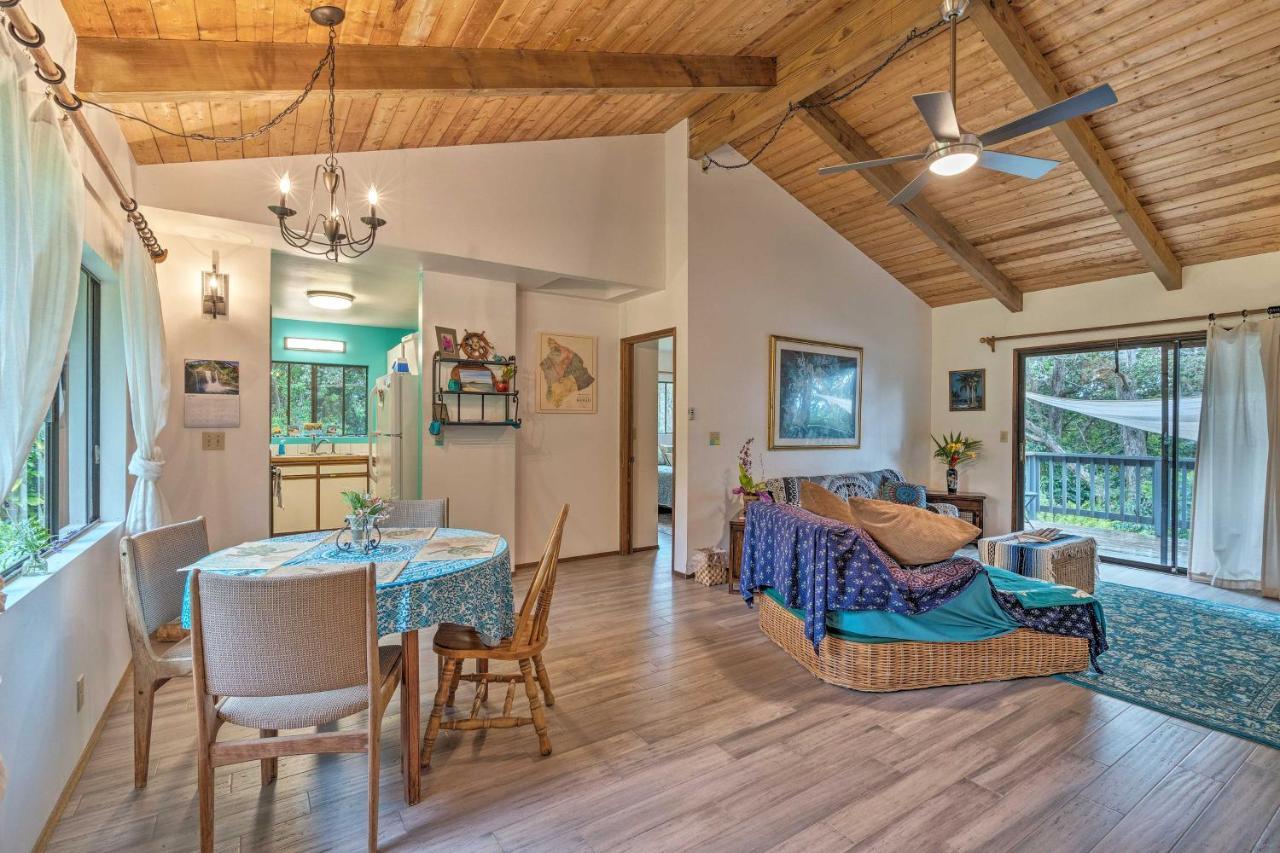 Peaceful Abode With Deck, 13 Mi To Black Sand Beach! Naalehu Bagian luar foto
