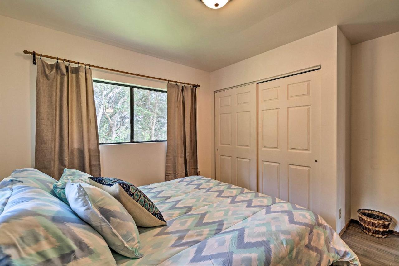 Peaceful Abode With Deck, 13 Mi To Black Sand Beach! Naalehu Bagian luar foto
