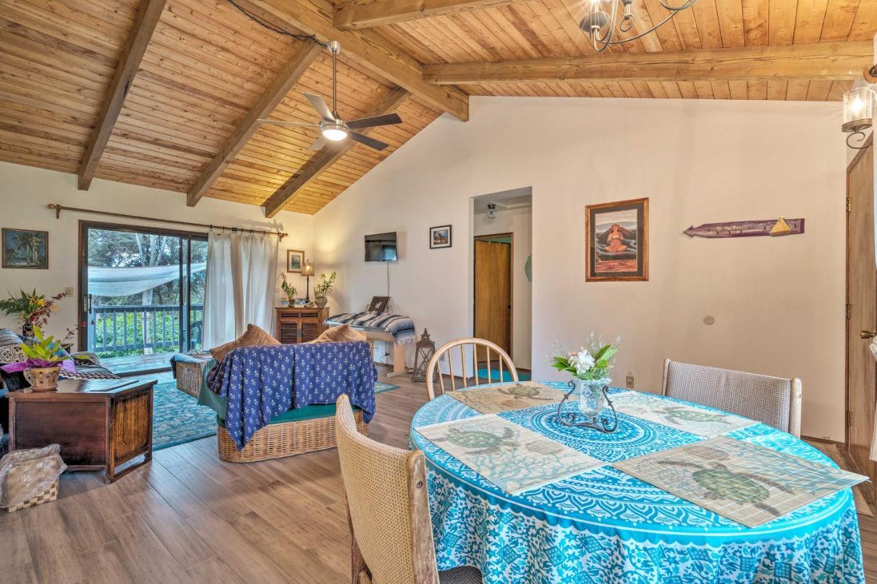 Peaceful Abode With Deck, 13 Mi To Black Sand Beach! Naalehu Bagian luar foto