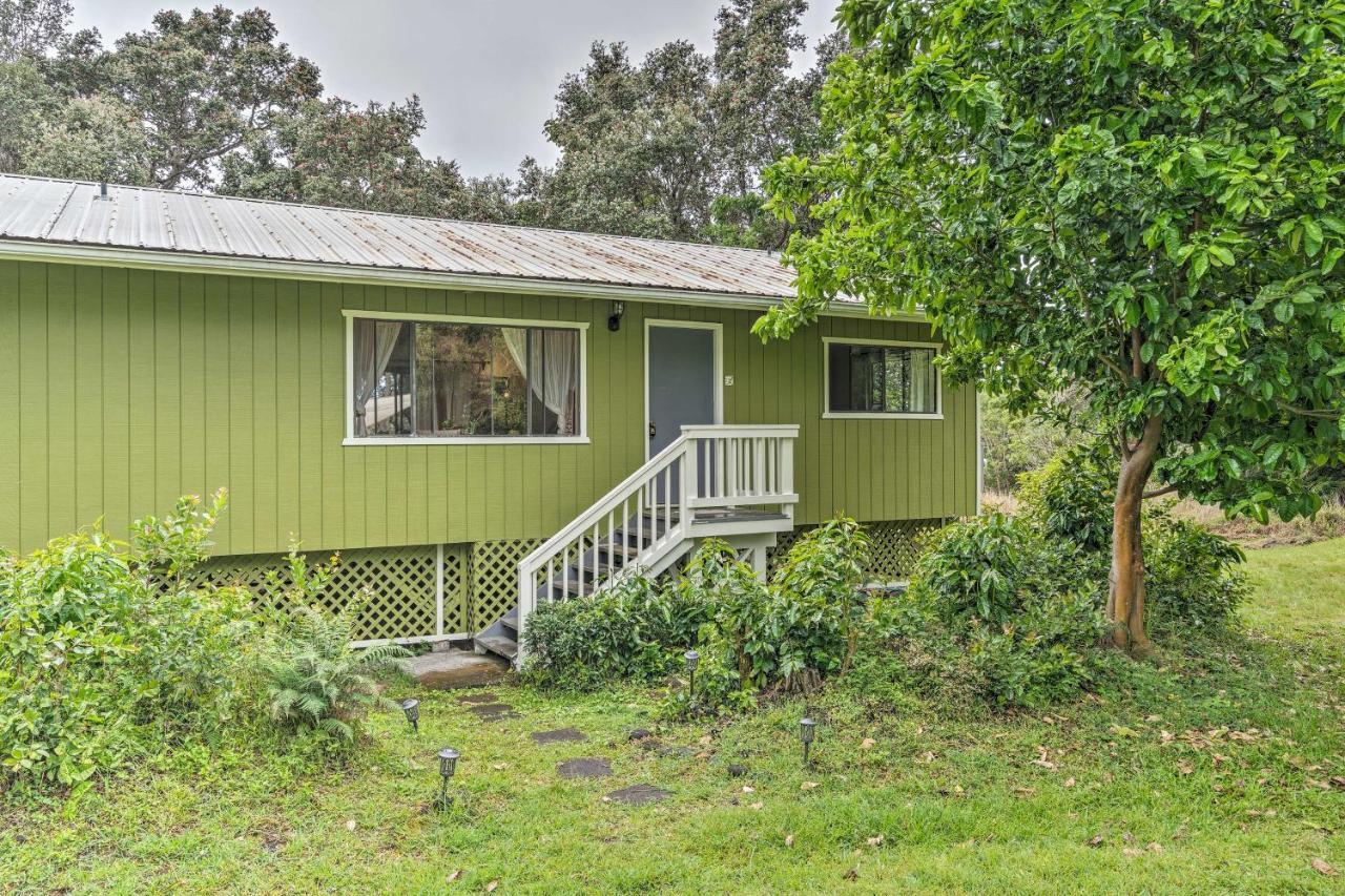 Peaceful Abode With Deck, 13 Mi To Black Sand Beach! Naalehu Bagian luar foto